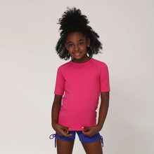 Ladda in bilden i gallerivisningen, Model Front: Uv Line Rashguard Camiseta Kids Uvpro Mc Pink Upf50+
