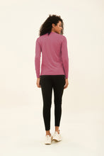Ladda in bilden i gallerivisningen, Model Back: Uv Line Rashguard Camiseta Uvpro Br Ml Malva Upf50+
