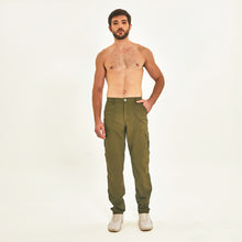 Ladda in bilden i gallerivisningen, Model Front: Uv Line Fitness-Shorts Chelsea Verde Militar Upf50+
