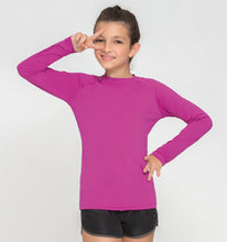 Ladda in bilden i gallerivisningen, Model Front: Uv Line Rashguard Kids Fpu50+ Uvpro Long Sleeve T-Shirt Pink Uv
