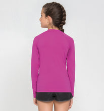 Ladda in bilden i gallerivisningen, Model Back: Uv Line Rashguard Kids Fpu50+ Uvpro Long Sleeve T-Shirt Pink Uv
