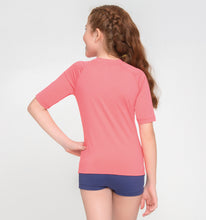 Ladda in bilden i gallerivisningen, Model Back: Uv Line Rashguard Kids Fpu50+ Uvpro Short Sleeve T-Shirt Coral Uv
