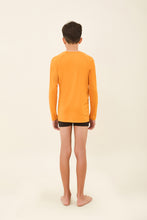 Ladda in bilden i gallerivisningen, Model Back: Uv Line Rashguard Kids Longsleeve Uvpro Laranja
