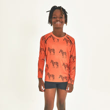 Ladda in bilden i gallerivisningen, Model Front: Uv Line Rashguard Longsleeve Acqua Zebra Inf Upf50+
