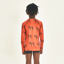Ladda in bilden i gallerivisningen, Model Back: Uv Line Rashguard Longsleeve Acqua Zebra Inf Upf50+
