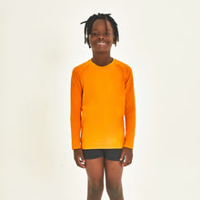 Ladda in bilden i gallerivisningen, Model Front: Uv Line Rashguard Longsleeve Uprpo Inf Amarelo Queimado Upf50+
