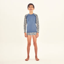 Ladda in bilden i gallerivisningen, Model Front: Uv Line Rashguard Rash Guard Kids Costela Aco Off White Upf50+
