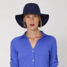 Ladda in bilden i gallerivisningen, Model Front: Uv Line Schlapphut San Remo Fpu50+ Hat Navy Blue Uv
