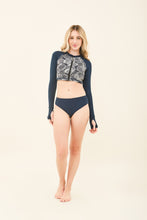 Ladda in bilden i gallerivisningen, Model Front: Uv Line Set Set Dalia Marinho Upf50+
