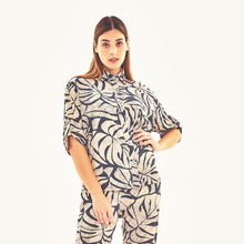 Ladda in bilden i gallerivisningen, Model Front: Uv Line Strandtop Shirt Copa Costela Off White Upf50+
