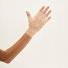 Ladda in bilden i gallerivisningen, Image 02: Uv Line Handschuhe Short Glove Chocolate Upf50+
