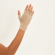 Ladda in bilden i gallerivisningen, Model Back: Uv Line Handschuhe Short Glove Chocolate Upf50+
