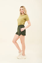 Ladda in bilden i gallerivisningen, Image 03: Uv Line Fitness-Shorts Short Race Verde Militar Upf50+
