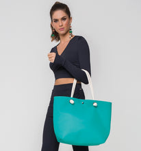 Ladda in bilden i gallerivisningen, Image 02: Uv Line Strandtasche Silicone Bag Turquesa
