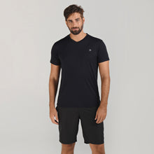 Ladda in bilden i gallerivisningen, Model Front: Uv Line Fitness-Top Sport Fit Mas Preto Upf50+
