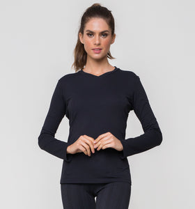 Model Front: Uv Line Fitness-Top Sport Fit Preto Fem