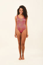 Ladda in bilden i gallerivisningen, Model Front: Uv Line Badeanzug Swimsuit Shine Malva
