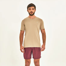 Ladda in bilden i gallerivisningen, Model Front: Uv Line Fitness-Top T-Shirt Sport Fit Areia Upf50+
