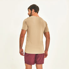 Ladda in bilden i gallerivisningen, Model Back: Uv Line Fitness-Top T-Shirt Sport Fit Areia Upf50+
