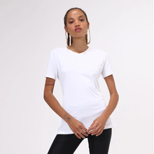 Ladda in bilden i gallerivisningen, Model Front: Uv Line Fitness-Top T-Shirt Sport Fit Branco Upf50+
