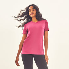 Ladda in bilden i gallerivisningen, Model Front: Uv Line Fitness-Top T-Shirt Sport Fit Fuchsia Upf50+
