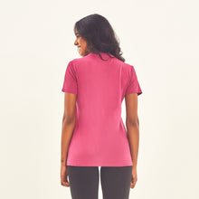 Ladda in bilden i gallerivisningen, Model Back: Uv Line Fitness-Top T-Shirt Sport Fit Fuchsia Upf50+

